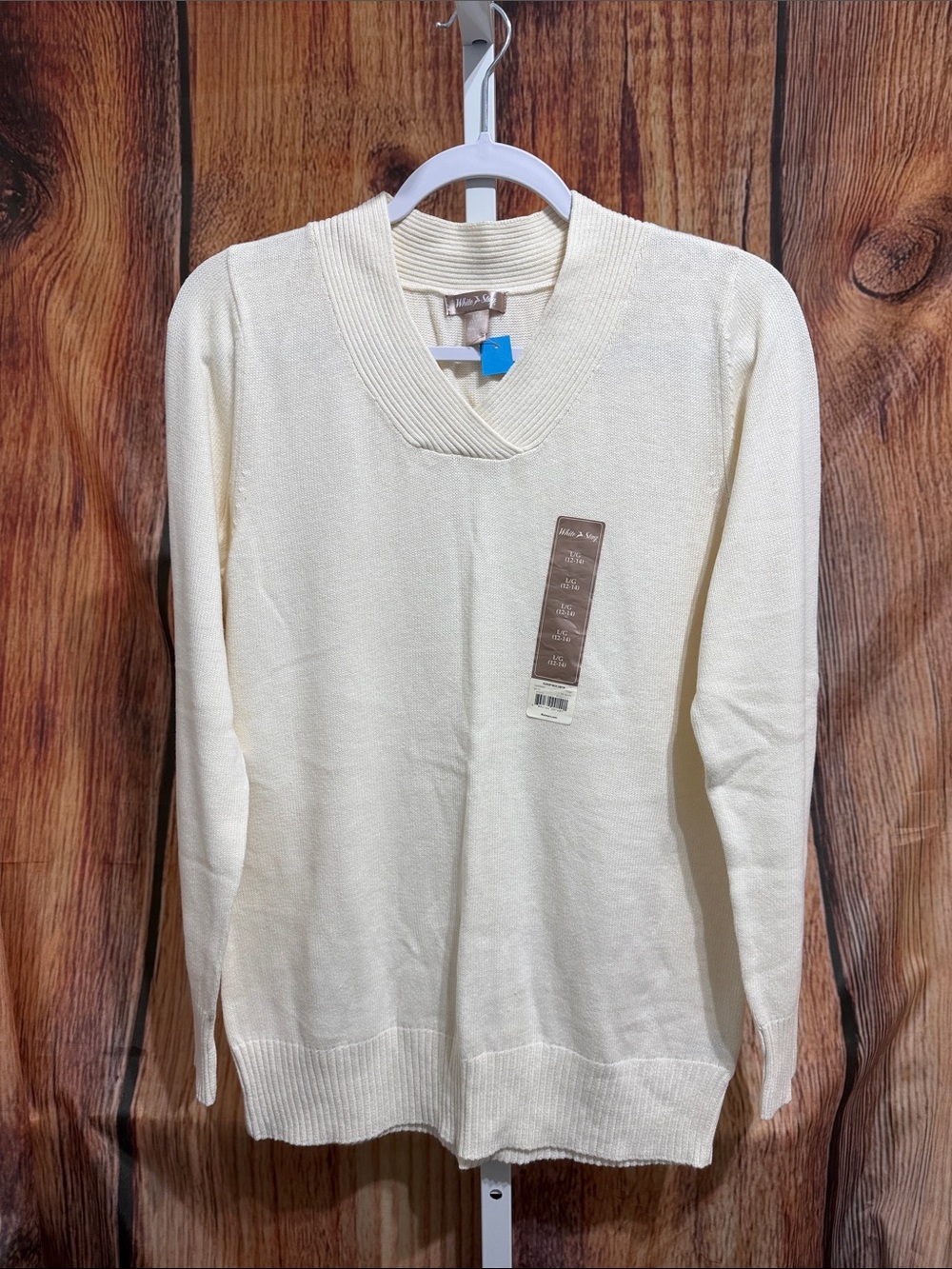 NWT! White Stag V-neck Sweater Size L Tusk